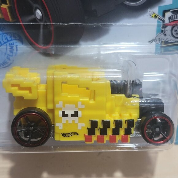 Yellow Hot Wheels Pixel Shaker Diecast Toy Car 2021 Mainline Collection - Picture 4 of 9